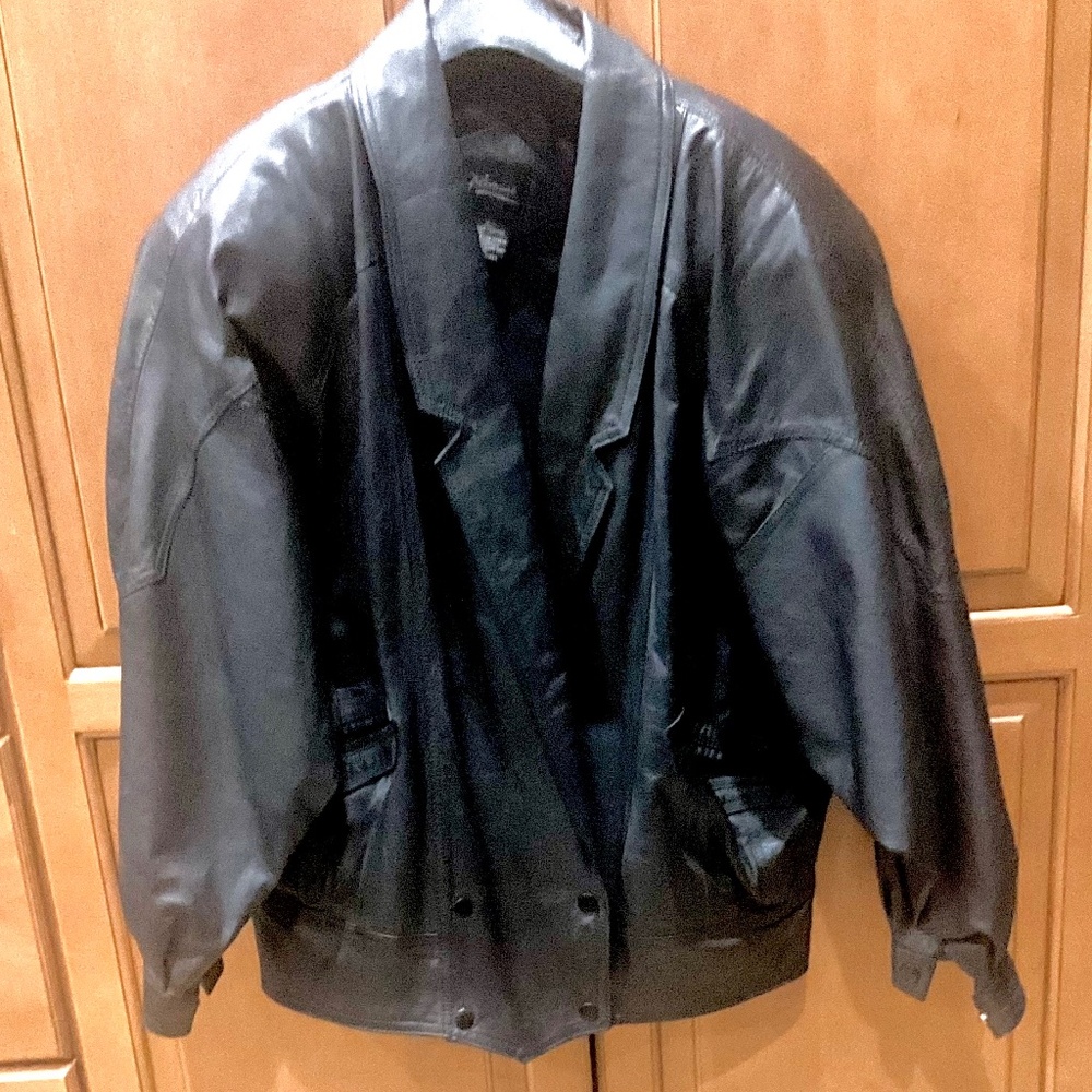 Giovanni Black Genuine Leather Jacket. Size L
